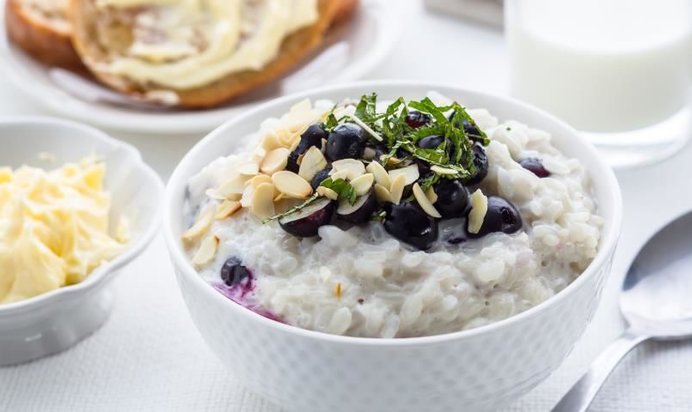 Рисовая каша с голубикой