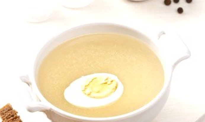 Наваристый куриный бульон с сельдереем