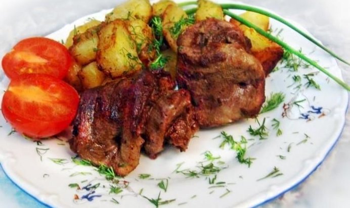 Свиной язык с картофелем