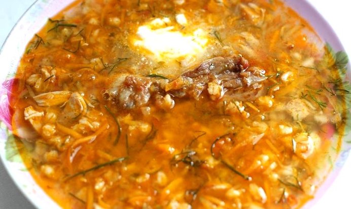 Рассольник с перловкой в мультиварке