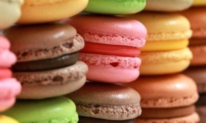 Пирожное макарон с тремя начинками