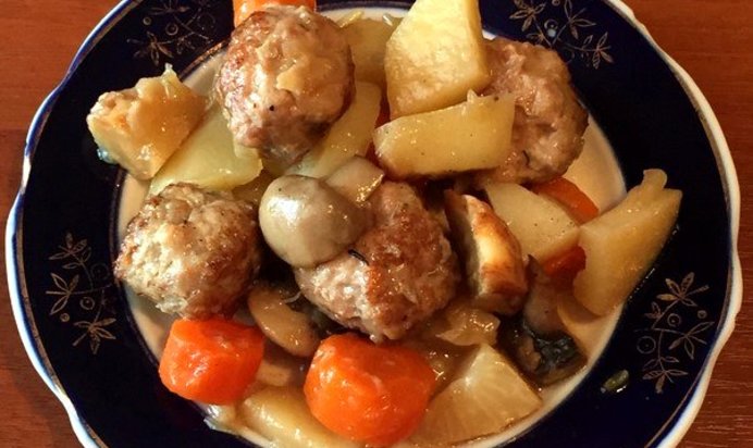 Запеченные овощи с фрикадельками