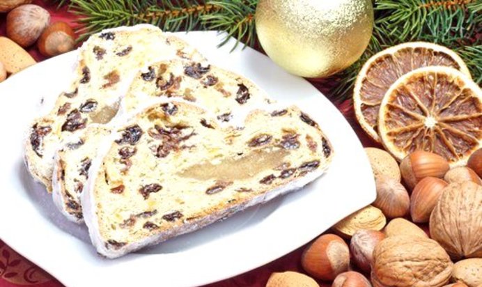 Сладкий хлеб с сухофруктами и марципаном