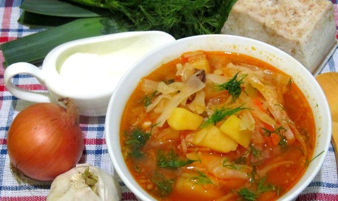 Борщ с салом и чесноком