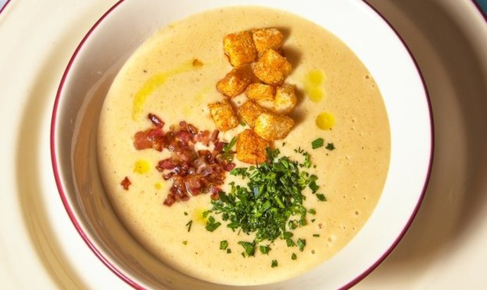 Гороховый суп-пюре с беконом