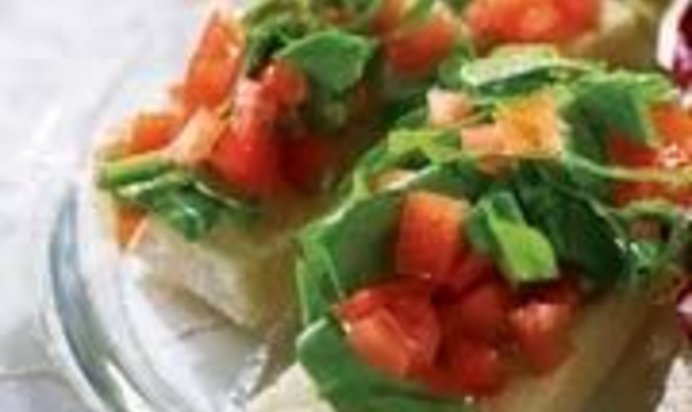 Брускетта со шпинатом