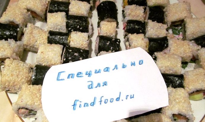 Роллы с семгой и кунжутом