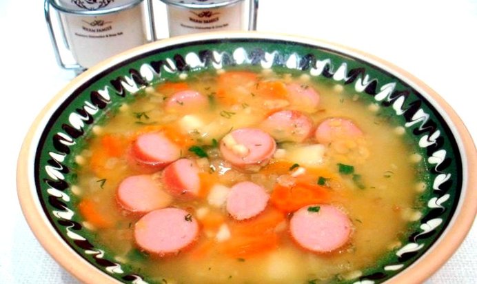 Гороховый суп с пулукопчеными сосисками