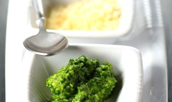 Песто из тыквенных семечек и кинзы