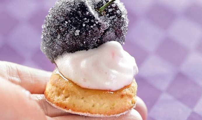 Творожно-вишневые пирожные