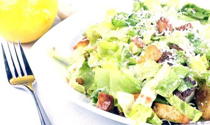 Салат «Цезарь» со свининой