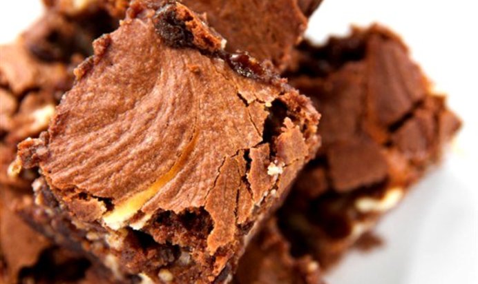 Пасхальные шоколадные пирожные с грецкими орехами и апельсиновой цедрой