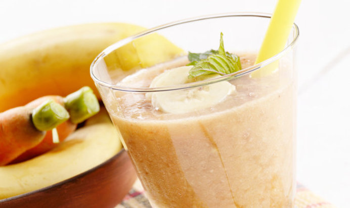 Йогуртовый смузи с бананом и морковью