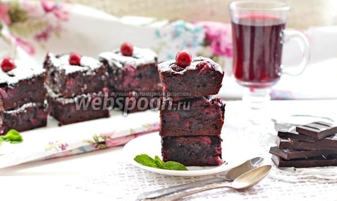 Брауни с консервированной вишней