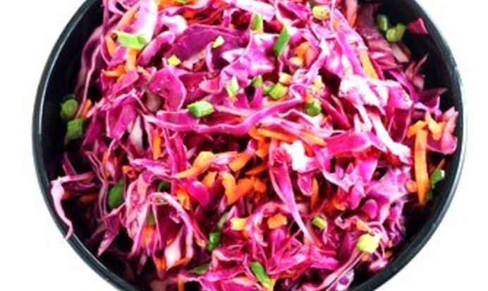 Салат из капусты и фенхеля с апельсиновым винегретом