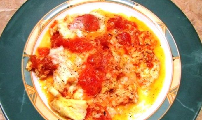 Яичница с помидорами