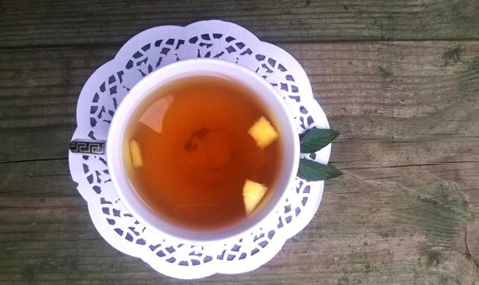 Чай с мелиссой и персиком