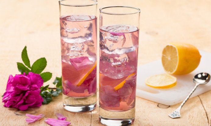 Розовый чай