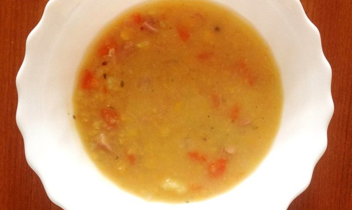 Гороховый суп с беконом и свиными ребрышками