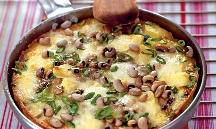 Тортилья с фасолью и фетой в духовке