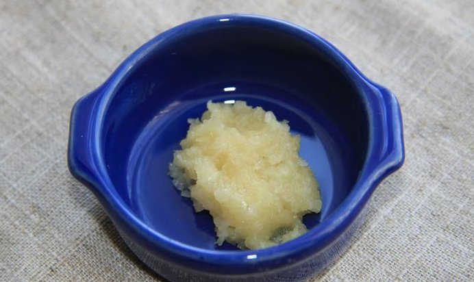 Чесночная паста при помощи ножа