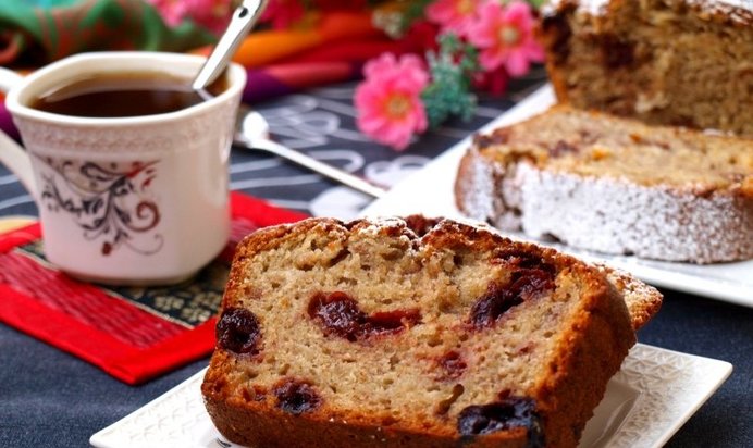 Банановый кекс с консервированной вишней