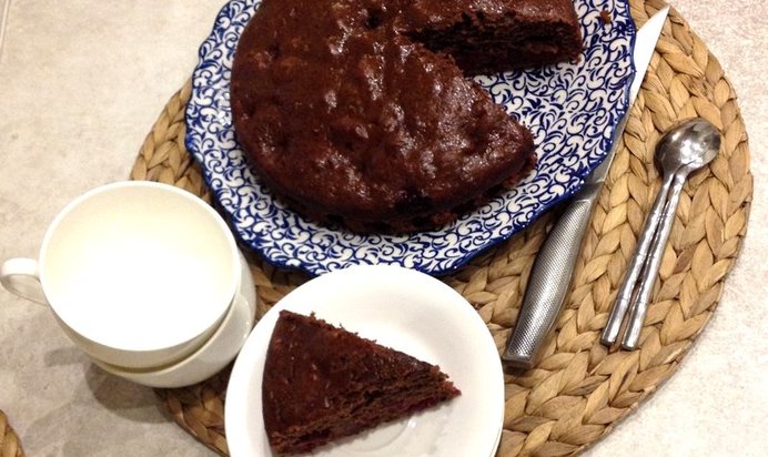 Шоколадный кекс с вишней