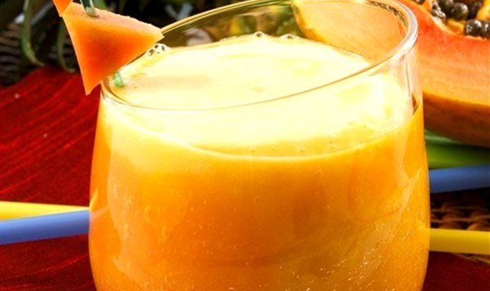 Напиток из папайи, миндаля и кардамона