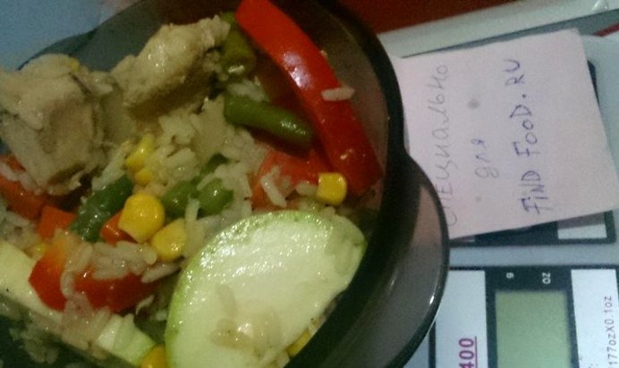 Диетические овощи с курицей и рисом