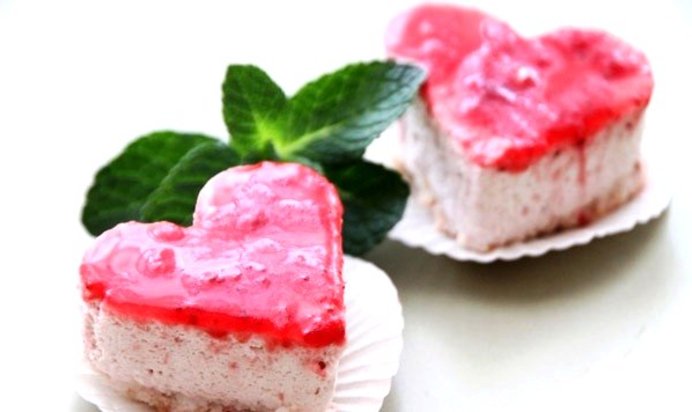 Кокосово-клубничное пирожное