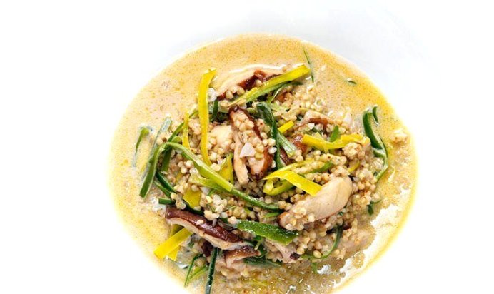 Зеленая гречка с грибами и пореем