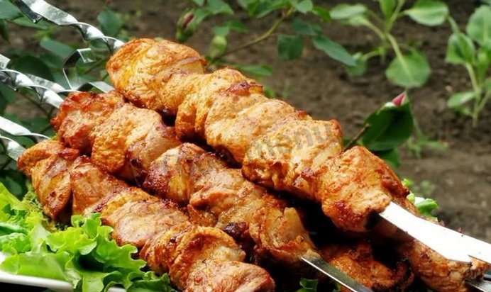 Шашлык из индейки с салом