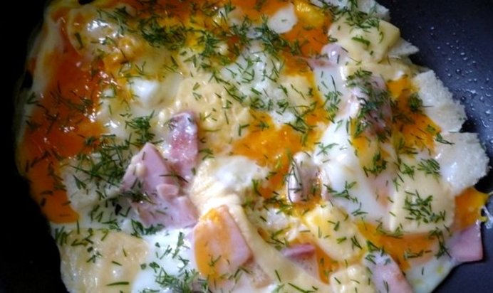 Яичница с ветчиной и сыром