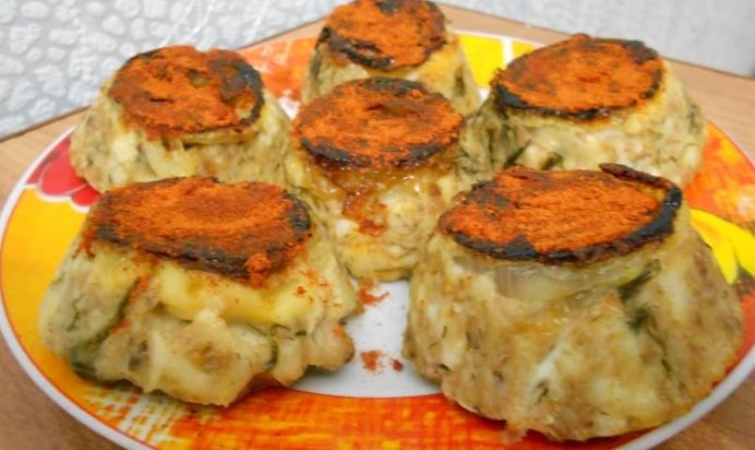 Пирожные заварные с сыром, грибами и беконом