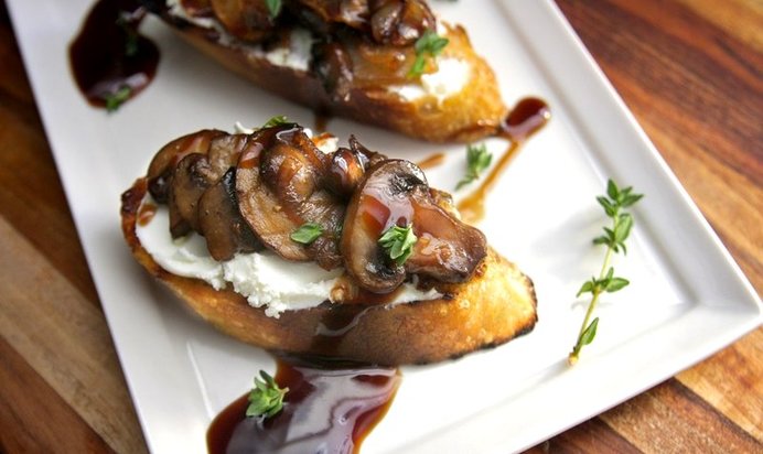 Брускетта с грибами