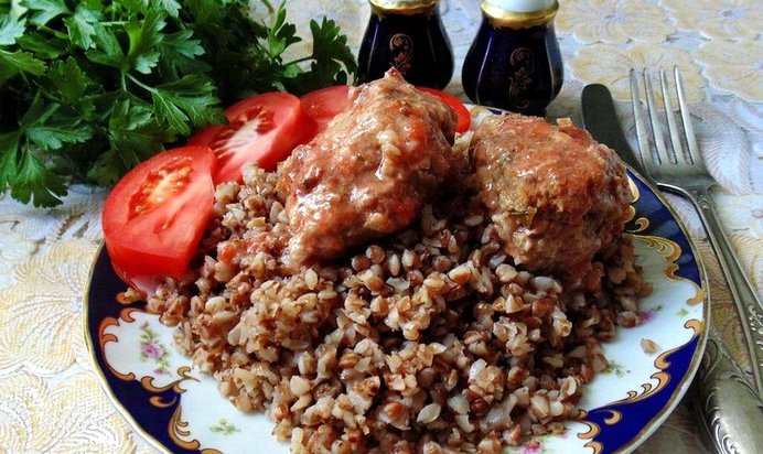 Котлеты с овсянкой в соусе