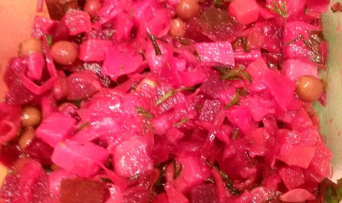 Винегрет из запеченных овощей с квашеной капустой