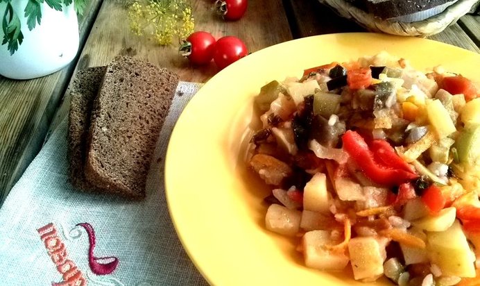 Овощное рагу с баклажанами и кабачками
