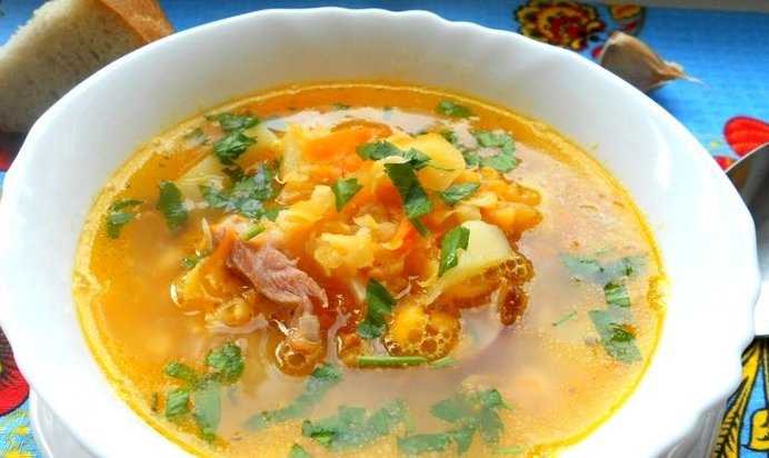 Гороховый суп с копченым окорочком