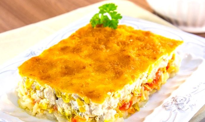 Запеканка с рисом, куриным филе, кукурузой и овощами