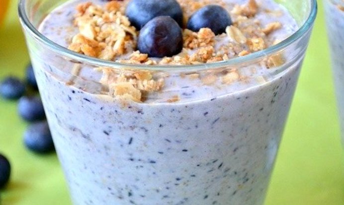 Овсянка с бананом и черникой