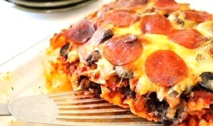 Лазанья с колбасой и сыром