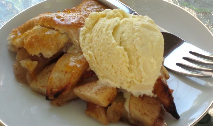 Шарлотка с яблоками и бананами