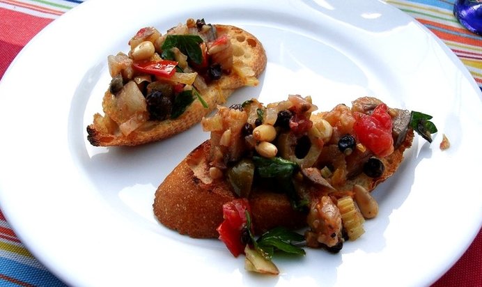 Брускетта с баклажанами