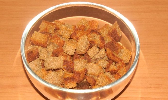 Сухарики из черного хлеба в духовке