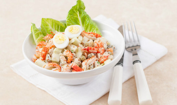 Царский оливье с раковыми шейками