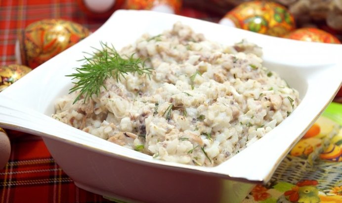 Салат с сайрой и рисом «Чайка»