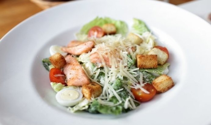 Цезарь с лососем