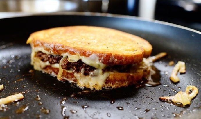 Горячий бутерброд с фаршем