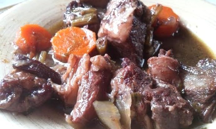 Говяжьи ребрышки в красном вине с черносмородиновым ликером